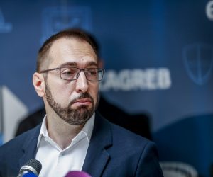13.07.2021., Zagreb - U predvorju gradskog poglavarsta gradonacelnik grada Zagreba odrzao je konferenciju za novinare sa suradnicima.
Photo: Slavko Midzor/PIXSELL