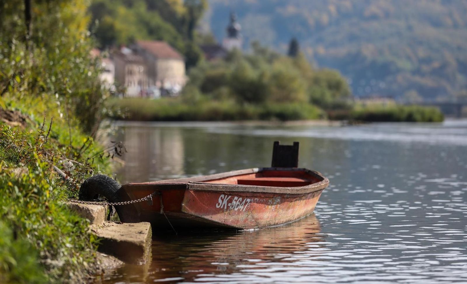 13.10.2019., Hrvatska Kostajnica - Rijeka Una dijeli Hrvatsku Kostajnicu od Bosanske i na tom podrucju cini prirodnu granicu izmedju dviju drzava.
Photo: Jurica Galoic/PIXSELL