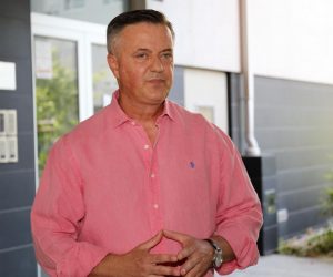 14.07.2021., Zagreb - Policija dovodi bivseg ravnatelja Gradskih groblja Zagreb Patrika Segotu na pretres njegova stana u Slovensku ulicu 22. Odvjetnik Patrika Segote, Vladimir Teresak dao je izjavu medjima Photo: Emica Elvedji/PIXSELL
