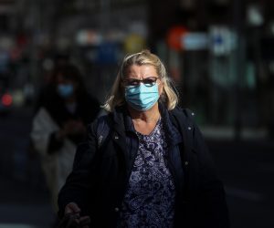 14.10.2020., Zagreb - Najgori dan  od izbijanja pandemije: Hrvatska potvrdjeno 748 novih slucajeva zaraze koronavirusom, a cetiri osobe su preminule. Zagreb biljezi 211 novooboljelih.
Gradjani Zagrebe nose maske i na otvorenom prostoru.   Photo: Zeljko Lukunic/PIXSELL