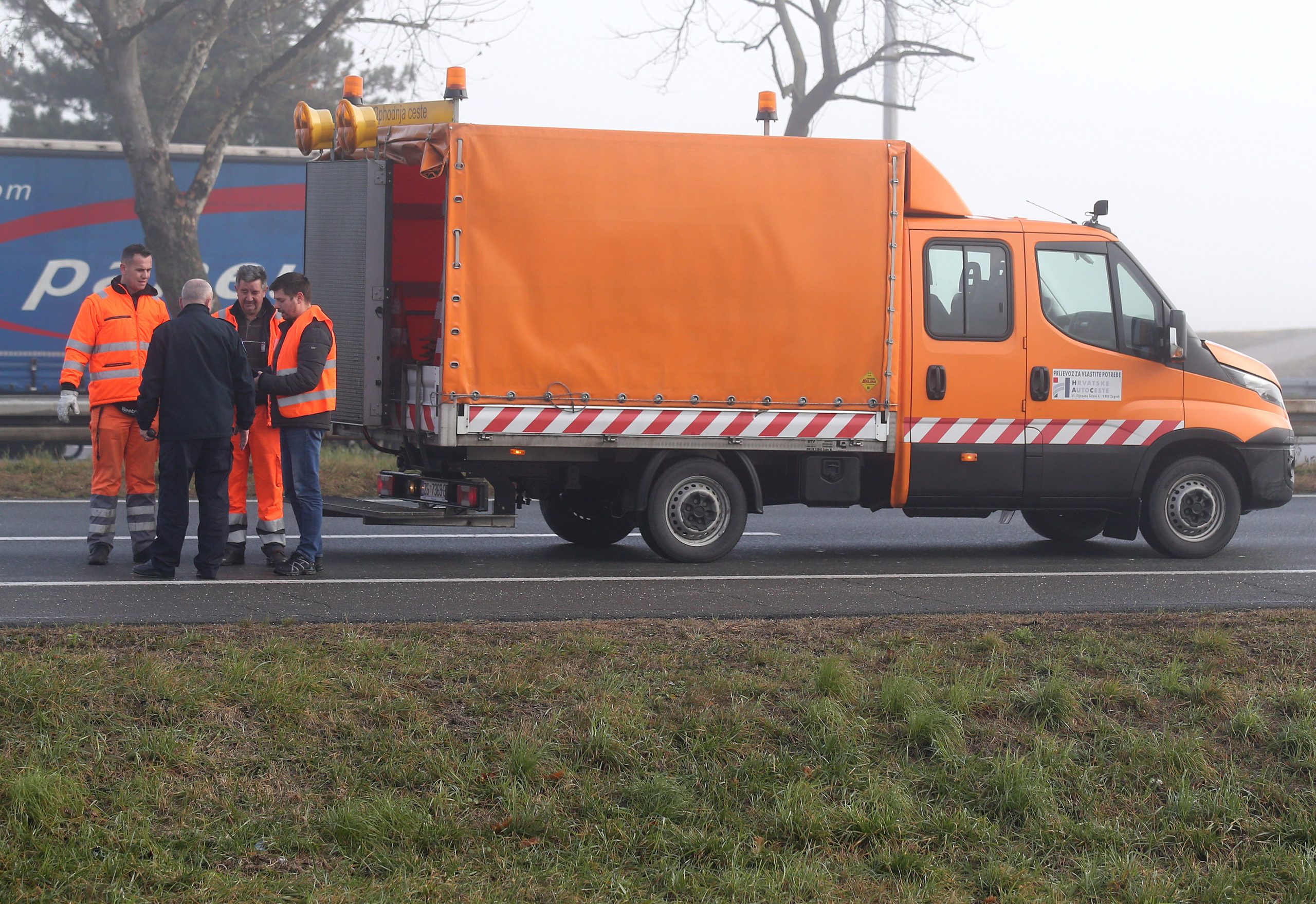 20.01.2018., Zagreb - U prometnoj nesreci na zagrebackoj obilaznici izmedju cvorova Jankomir i Lucko  u subotu rano ujutro poginuo je pjesak. Na jos nepoznatu osobu oko 4.30 sati naletjelo je teretno vozilo. 
Photo: Igor Kralj/PIXSELL
