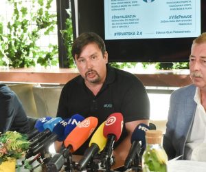20.07.2021., Zagreb - Udruga Glas poduzetnika na konferenciji za medije predstavila je odluku o urucivanju zahtjeva za mirno rjesenje i eventualne tuzbe za pet tvrtki iz najugrozenijih sektora Zupanijskom drzavnom odvjetnistvu kao prvi korak u postupku koji je pokrenut zbog diskriminatornih odluka Stozera civilne zastite i neadekvatnih ekonomskih mjera Vlade RH. 
Hrvoje Bujas, Mate Matic Photo: Davorin Visnjic/PIXSELL