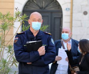 23.04.2021., Rijeka - Konferencija za medije clanova Kriznog stozera Civilne zastite Primorsko goranske zupanije. Govorili su nacelnik stozera Mladen Sculac, epidemiolog Dobrica Roncevic i ravnatelj Talasoterapije Opatija Viktor Persic..
 Photo: Goran Kovacic/PIXSELL