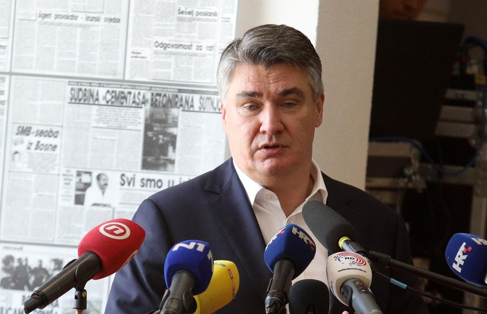 23.07.2021., Oklaj - Povodom Dana opcine Promina proslavi je nazocio predsjednik Republike Hrvatske Zoran Milanovic i ministar branitelja Tomo Medved. Tom prilikom  susreli su se sa zupanom Sibensko-kninske zupanije Markom Jelicem i nacelnikom opcine Tihomirom Budankom, obisli su spomen sobu, a predsjednik je polozio vjenac ispred sredisnjeg kriza u spomen na poginule branitelje i civile promonskoga kraja u Domovinskom ratu. Predsjednik RH Zoran Milanovic Photo: Dusko Jaramaz/PIXSELL