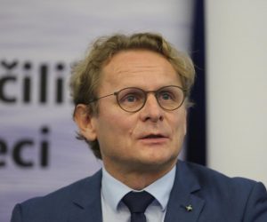 24.09.2020., Rijeka -  Interdisciplinarni znanstveni skup posvecen virusu COVID-19 pod nazivom "Advancement in Virology Research & an Opportunity to Improve International Impact of the University of Rijeka". Na skupu u prostoru Gradjevinskog fakulteta govorili su: Ivan Djikic, Daniel Rukavina, Stipan Jonjic i Snjezana Prijic Samarzija.
Photo:Goran Kovacic/PIXSELL