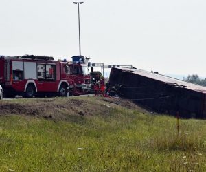 25.07.2021. Slavonski Brod - U slijetanju autobusa kosovskih oznaka na autocesti A3 kod Slavonskog Broda u nedjelju ujutro poginulo nekoliko ljudi dok je nekoliko desetaka ozljedjeeno.

Photo: Ivica Galovic/PIXSELL