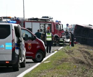 25.07.2021. Slavonski Brod - U slijetanju autobusa kosovskih oznaka na autocesti A3 kod Slavonskog Broda u nedjelju ujutro poginulo nekoliko ljudi dok je nekoliko desetaka ozljedjeeno.

Photo: Ivica Galovic/PIXSELL