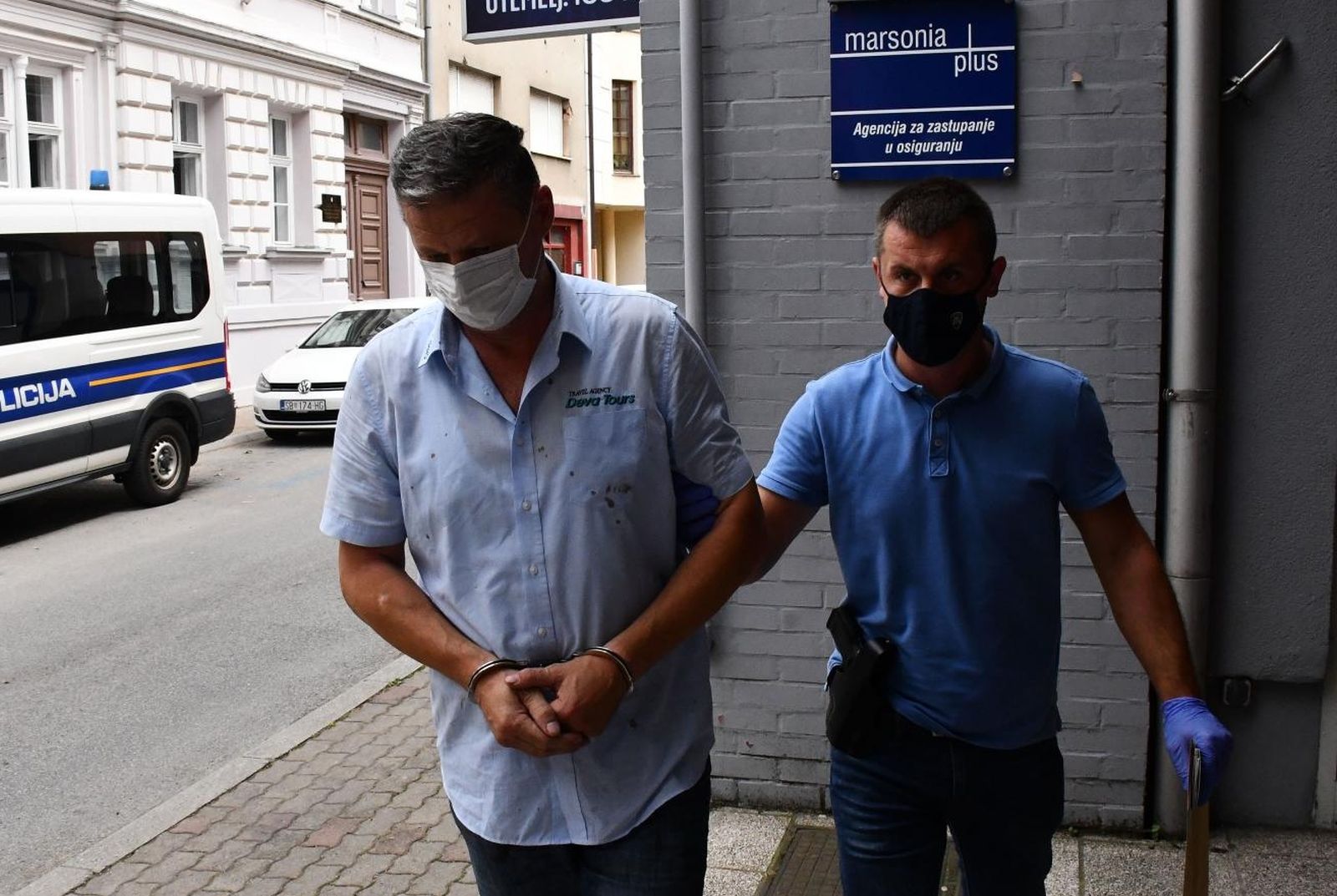 26.07.2021., Slavonski Brod - Vozac autobusa koji je skrivio prometnu nesrecu na autocesti A3 kod Slavonskog Broda dovezen je u pratnji policije u 13 sati u Zupanijsko drzavno odvjetnistvo. Photo: Ivica Galovic/PIXSELL