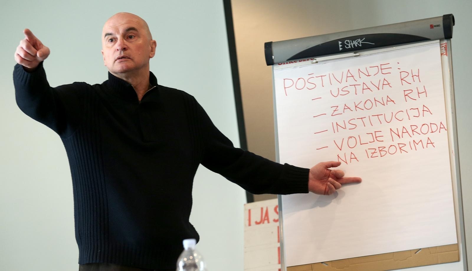 27.02.2015., Zagreb - U hotelu Holiday odrzan skup inicijative "Ja vas se ne bojim", skup branitelja koji su za postivanje ustavno-pravnog poretka.  Zoran Erceg.
Photo: Igor Kralj/PIXSELL