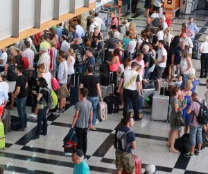 28.07.2014., Split - Guzva na splitskom aerodromu. Danas je docekana 15. milijunta putnica Croatia Airlinesa Jelena Nincevic.
Photo: Ivana Ivanovic/PIXSELL