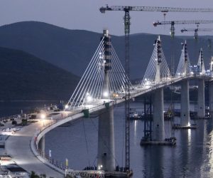 28.07.2021.,Komarna-Pogled na gradiliste Peljeskog mosta uoci vecerasnjeg postavljanja posljednjeg elementa koji ce spojiti hrvatski u cijelosti nakon 300 godina.
Photo: Ivo Cagalj/PIXSELL