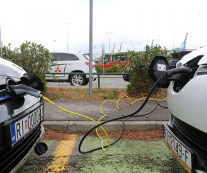 29.04.2020., Rijeka - Punionica za vozila na elektricni pogon na parkiralistu Delta. 
Photo: Goran Kovacic/PIXSELL