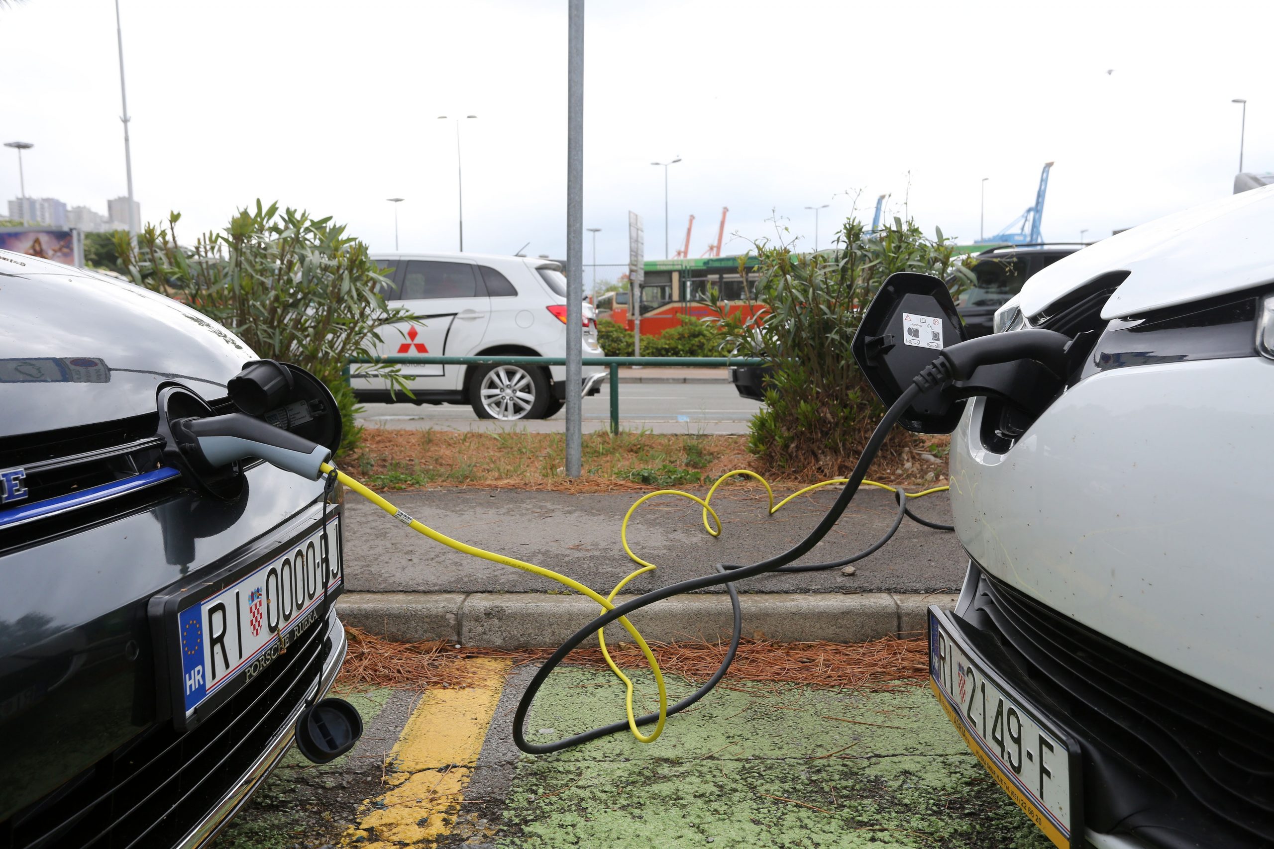 29.04.2020., Rijeka - Punionica za vozila na elektricni pogon na parkiralistu Delta. 
Photo: Goran Kovacic/PIXSELL