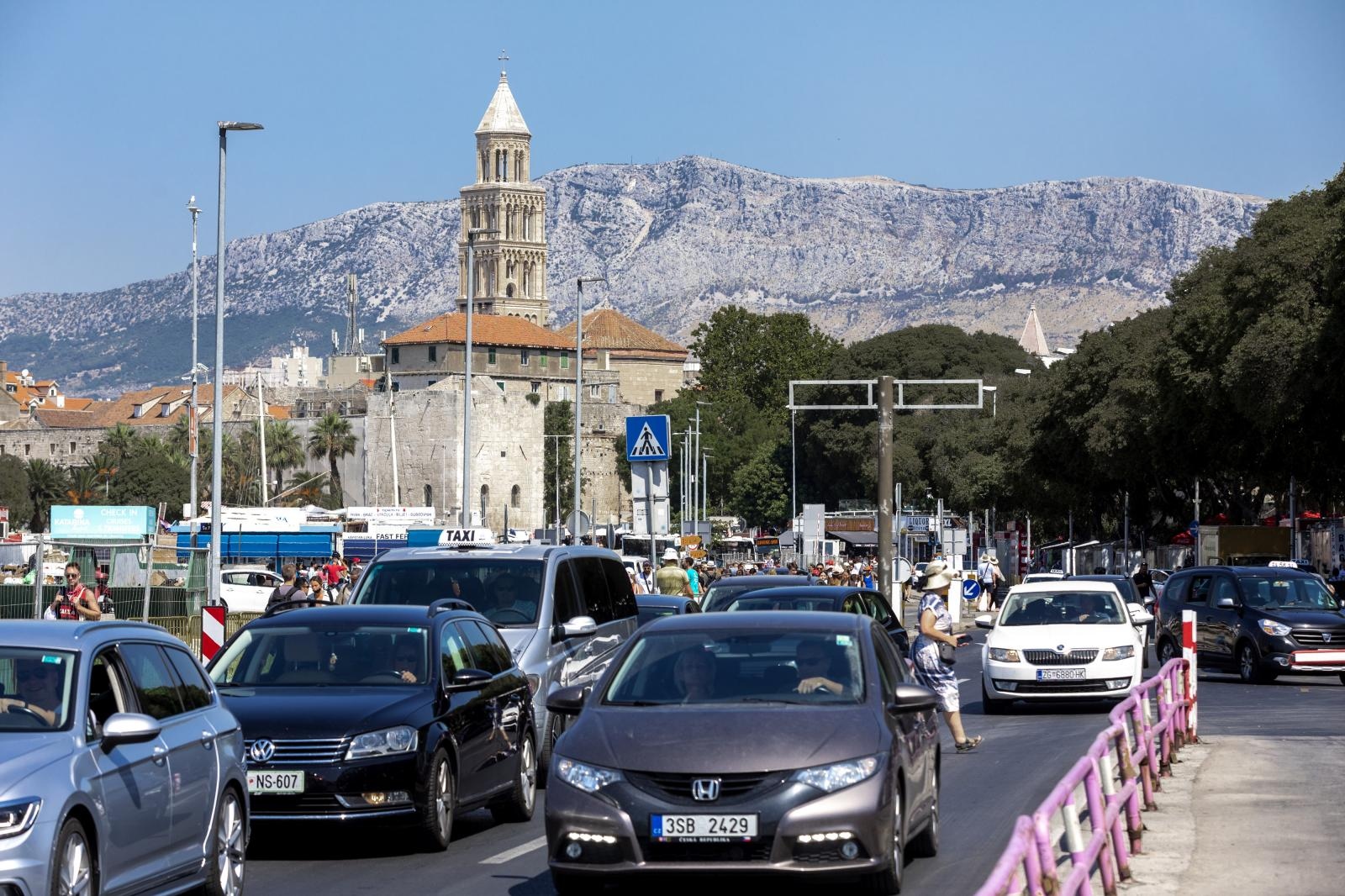 31.07.2021., Split - Vikend guzve u splitskoj trajektnoj luci. Kolone se stvaraju kada uplove trajekti te se zblokira jedina prometnica koja vodi izvan trajektne luke.
Photo: Miroslav Lelas/PIXSELL