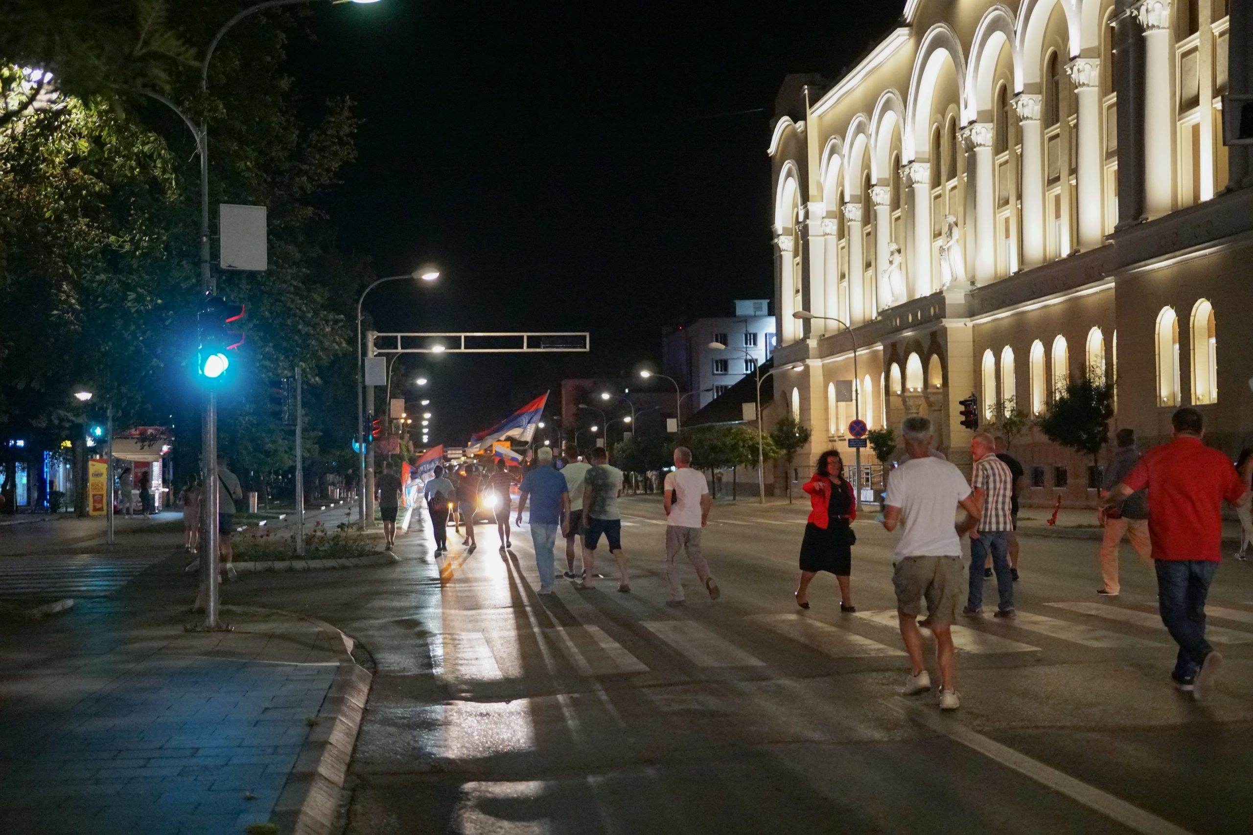 30.08.2020.,  Banja Luka, Bosna i Hercegovina - Iako se jos cekaju sluzbeni rezultati Parlamentarnih izbora u Crnoj Gori, Banjalucani su izasli na ulice da proslave, kako pretpostavljaju, konacni pad Mila Djukanovica sa vlasti u susjednoj drzavi. "Ne damo svetinje", "Milo lopove", "Srbija" su samo neki od poklika koji su se mogli cuti na najvecem banjaluckom trgu – Trgu Krajine. Okupljeni gradjani su izasli i na glavnu prometnicu te blokirali promet. Uskoro im se pridruzila i grupa simpatizera Draska Stanivukovica, jednog od vodja oporbe u RS, koji je jucer uhicen u Crnoj Gori zbog prisustva na litijama te potom isporucen u BiH.
Photo: Dejan Rakita/PIXSELL