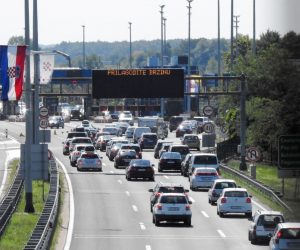 22.08.2020., Zagreb - Pojacan promet na naplatnim kucicama Lucko u smjeru Zagreba.
Photo: Borna Filic/PIXSELL