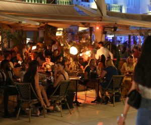 14.08.2020.,Split- Nocni zivot na splitskoj rivi u vrijeme turisticke sezone.
Photo:Ivo Cagalj/PIXSELL