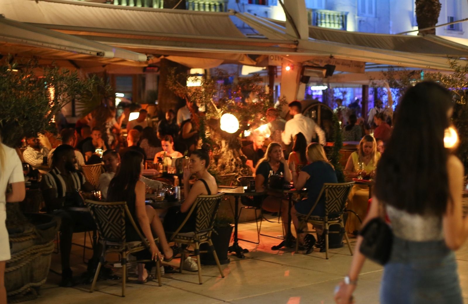 14.08.2020.,Split- Nocni zivot na splitskoj rivi u vrijeme turisticke sezone.
Photo:Ivo Cagalj/PIXSELL