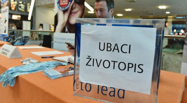 14.04.2016., Sibenik - U organizaciji Hrvatskog zavoda za zaposljavanje u Sibeniku odrzan Sajam Poslova ciji je cilj povecanje mogucnosti zaposljavanja, te uskladjivanje ponude i potraznje na trzistu rada. rPhoto: Hrvoje Jelavic/PIXSELL