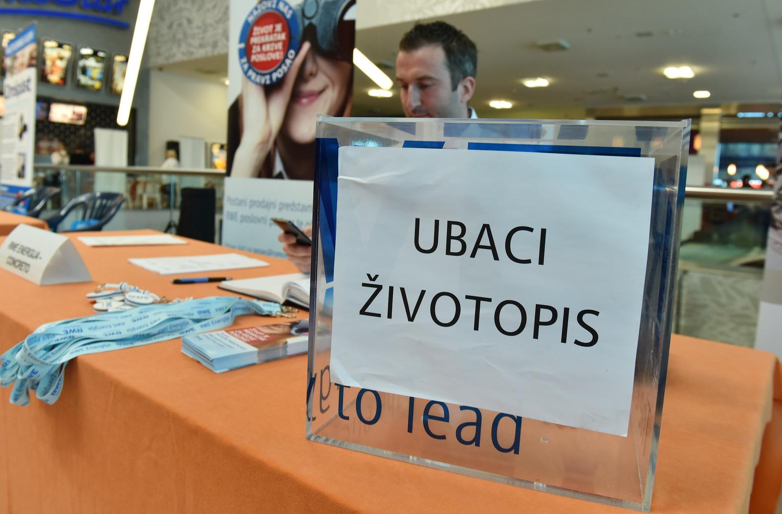 14.04.2016., Sibenik - U organizaciji Hrvatskog zavoda za zaposljavanje u Sibeniku odrzan Sajam Poslova ciji je cilj povecanje mogucnosti zaposljavanja, te uskladjivanje ponude i potraznje na trzistu rada. rPhoto: Hrvoje Jelavic/PIXSELL