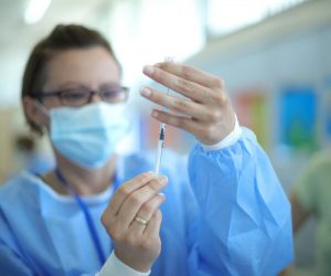 30.06.2021., Zagreb - Dom sportova. Hrvatski zavod za javno zdravstvo i Medicinski fakultet Sveucilista u Zagrebu organizirali su cijepljenje bez narucivanja iskljucivo prvom dozom cjepiva Comirnaty, Pfizer - BioNTech. Photo: Sanjin Strukic/PIXSELL