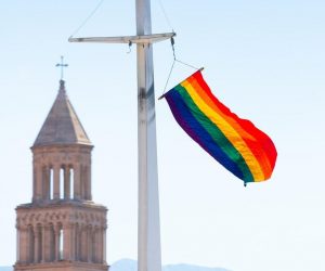 14.06.2021., Split - Pripadnici LGBT zajednice u Splitu jutros su na Matejuski podigli zastavu duginih boja.
Photo: Milan Sabic/PIXSELL