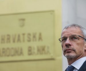 17.12.2020., Zagreb, Hrvatska narodna banka  organizira godisnji brifing koji  se odrzao putem internetskog sustava Cisco Webex Events. Nakon zavrsetka brifinga, guverner HNB-a Boris Vujcic dao kratku izjavu za medije ispred glavne zgrade HNB-a.
Photo: Robert Anic/PIXSELL