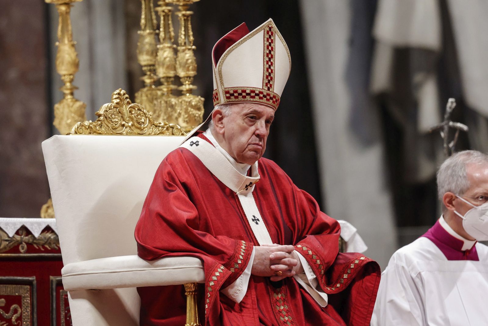epa09310155 Pope Francis leads a Holy Mass on the Solemnity of Saints Peter and Paul, Apostles in St Peter's Basilica at the Vatican City, 29 June 2021. On this feast, newly installed Metropolitan archbishops receive from the Pope the most important symbol of their office, the pallium.  EPA/GIUSEPPE LAMI