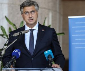 07.07.2021., Zagreb - U atriju Nacionalne i sveucilisne knjiznice odrzana je svecanost urucivanja ugovora dobitnicima bespovratnih sredstva na temelju provedenog javnog poziva Ministarstva znanosti i obrazovanja kojim je osigurano vise od dvije milijarde kuna za obnovu visokih ucilista i javnih znanstvenih instituta ostecenih potresom. Predsjednik Vlade Andrej Plenkovic Photo: Robert Anic/PIXSELL