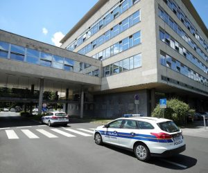 01.07.2021., Zagreb - Ispred Gradskog poglavarstva nalazi se nekoliko policijskih vozila i policijskih sluzbenika. Photo: Sanjin Strukic/PIXSELL
