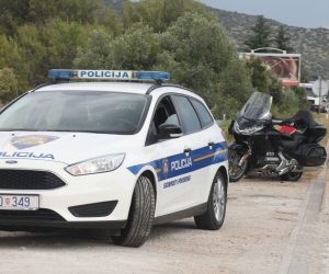 16.07.2021., Njivice - Dva motora sudarila su se na jadranskoj magistrali u Njivicama. Jedan motociklista prebacen je u sibensku bolnicu. Promet se odvija jednim trakom zbog ocevida.
Photo: Dusko Jaramaz/PIXSELL