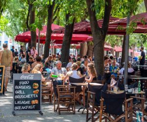 14.08.2020.., Pula - 
Kao mjera od Covida 19 koji je u zadnjih par dana poceo rasti kafici i disko klubovi od danas mogu raditi samo do ponoci.
Photo: Srecko Niketic/PIXSELL