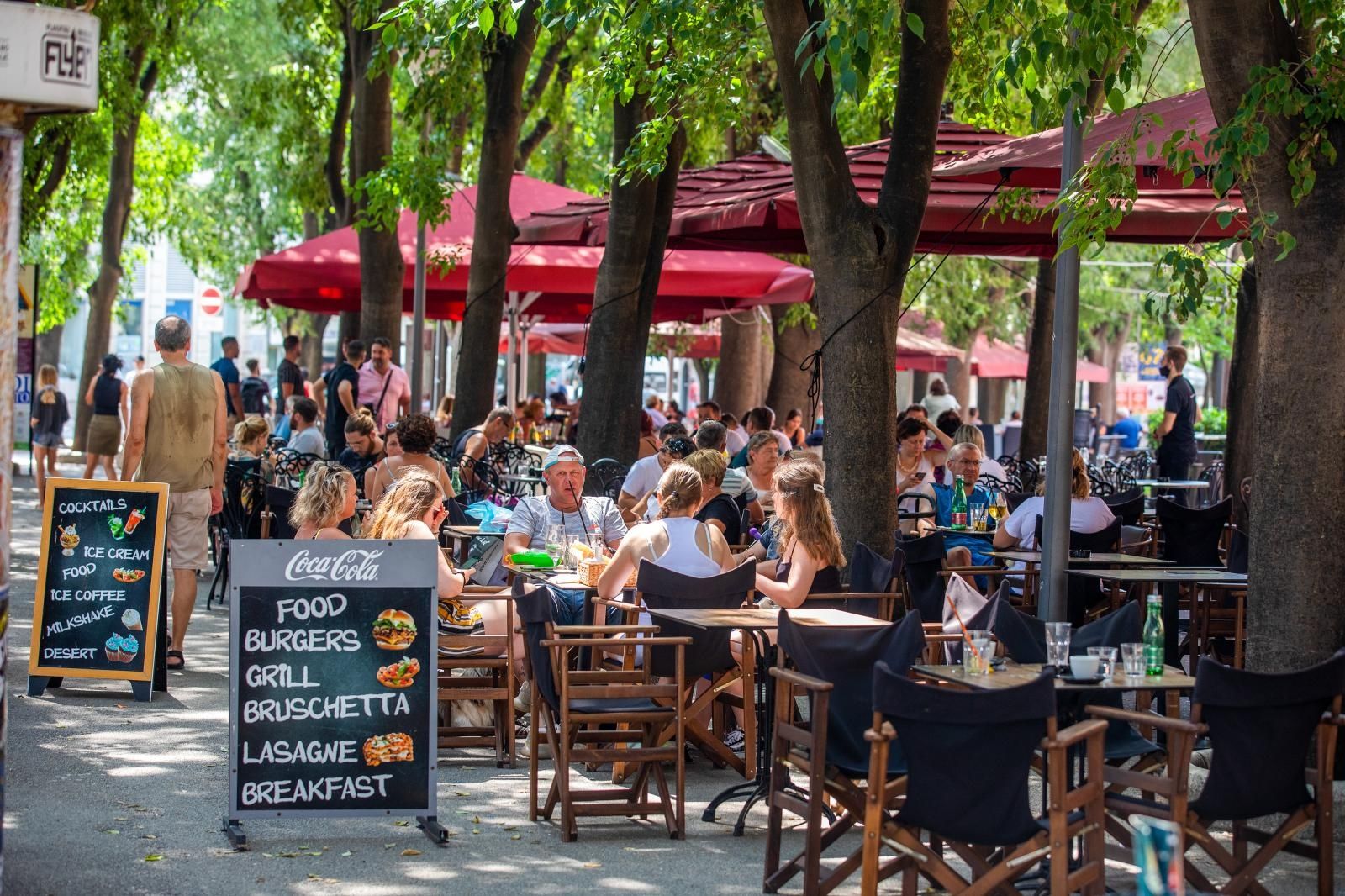 14.08.2020.., Pula - 
Kao mjera od Covida 19 koji je u zadnjih par dana poceo rasti kafici i disko klubovi od danas mogu raditi samo do ponoci.
Photo: Srecko Niketic/PIXSELL