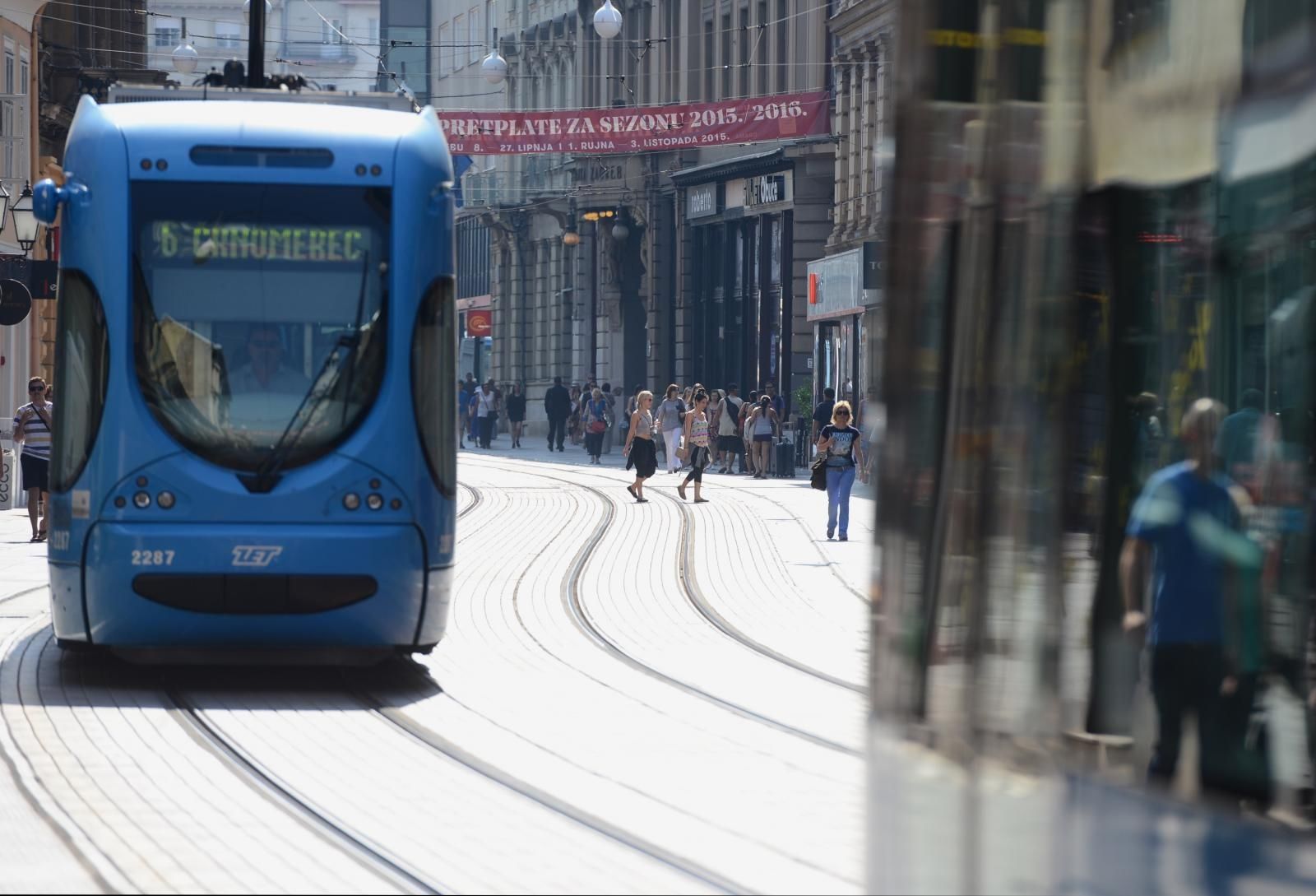 06.07.2015., Zagreb - Zbog velikih vrucina ali i godisnjih odmora, gradske ulice su poluprazne. Photo: Marko Lukunic/PIXSELL