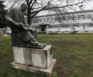 18.02.2020., Zagreb - Spomenik Eugenu Podaubskom,  prvom dekanu Veterinarskog fakulteta u Zagrebu. 
Photo: Robert Anic/PIXSELL