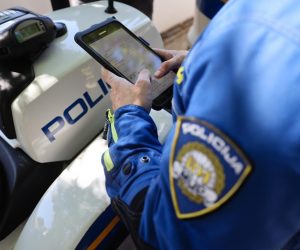 28.06.2021., Zadar - U Policijskoj upravi Zadarskoj odrzana je prezentacija projekta "Unaprjedjenje i modernizacija rada prometne policije" te demonstracija buduceg nacina rada prometne policije na terenu, a u rad je pusteno i Centralno ispisno mjesto prekrsajnog postupka u Zadru. Photo: Marko Dimic/PIXSELL