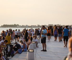 18.07.2021.,Zadar - Veliki broj turista preplavio je zadarsku rivu. Photo: Marko Dimic/PIXSELL