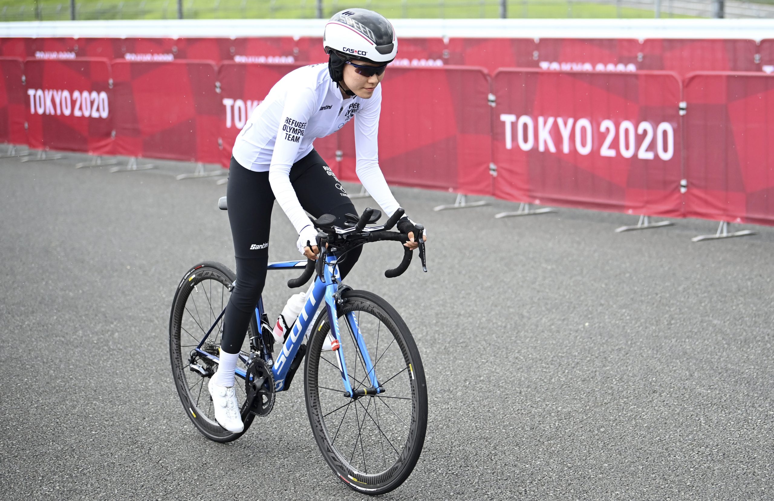 28 July 2021, Japan, Oyama: Cycling: Olympics, Oyama (22.10km), women's individual time trial at Fuji International Speedway. Masomah Ali Zada, in action for the Refugee Olympic Team. Photo by: Sebastian Gollnow/picture-alliance/dpa/AP Images