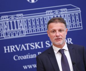 Zagreb, 15.07.2021. -  Hrvatski sabor, izjava za medije Gordana Jandrokovića nakon 7. sjednice te prije početka godišnjeg odmora saborskih zastupnika. Na fotografiji Gordan Jandroković.
foto HINA/ Admir BULJUBAŠIĆ/ abu