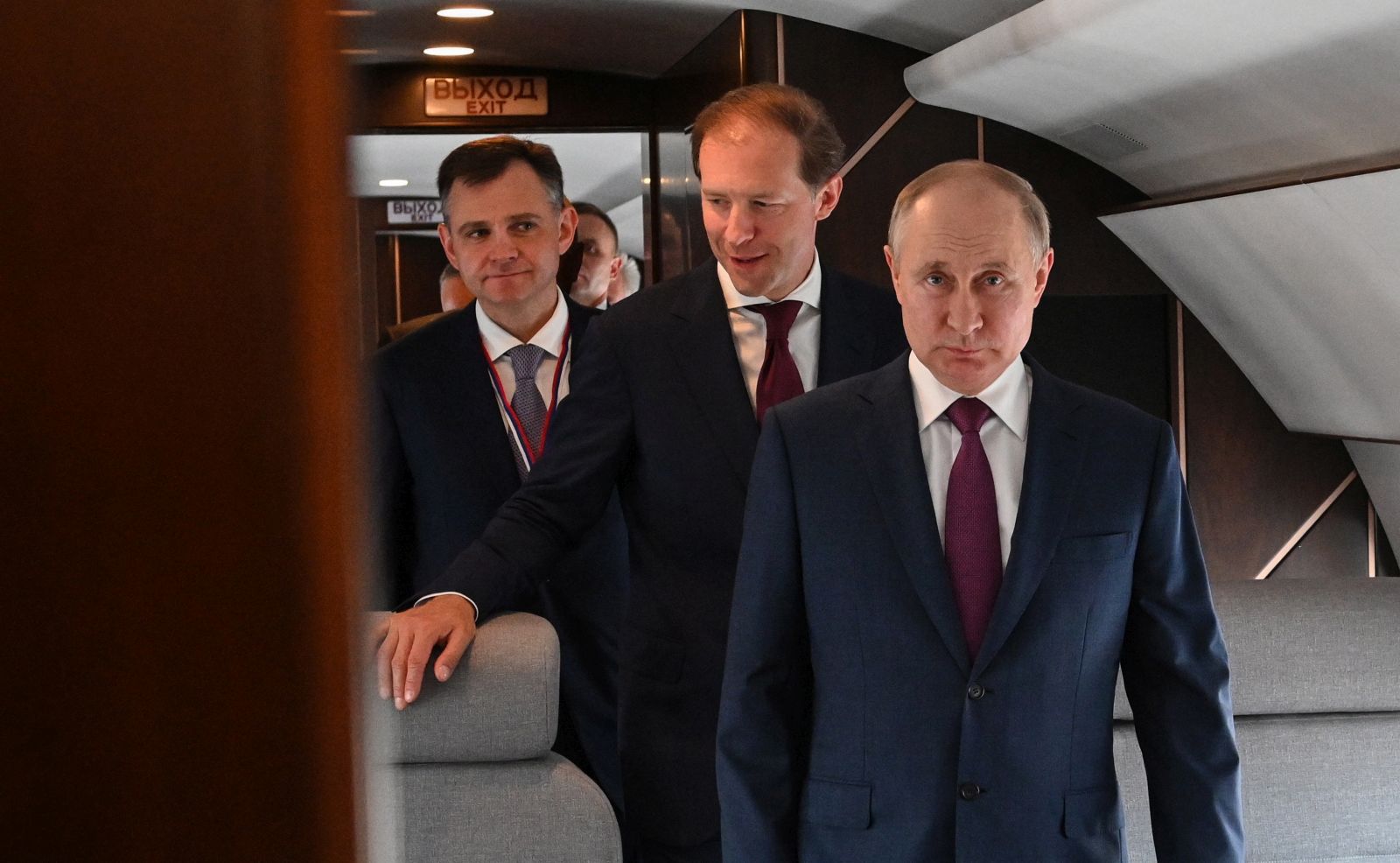 epa09355042 Russian President Vladimir Putin (front) visits the MAKS 2021 International Aviation and Space Salon in Zhukovsky outside Moscow, Russia, 20 July 2021. MAKS 2021 International Aviation and Space Salon takes place from 20 to 25 July.  EPA/ALEXEI NIKOLSKY/SPUTNIK /KREMLIN POOL MANDATORY CREDIT