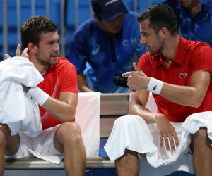 Tokio, 24.07.2021 - Prvi nositelji olimpijskog turnira muških teniskih parova, Nikola Mektić i Mate Pavić, trebali su jedan sat i 37 minuta za pobjedu 7-6 (6), 6-4 nad Brazilcima Marcelom Melom i Marcelom Demolinerom, što je hrvatskom paru donijelo plasman u drugo kolo.
foto HINA/ Damir SENČAR/ ds