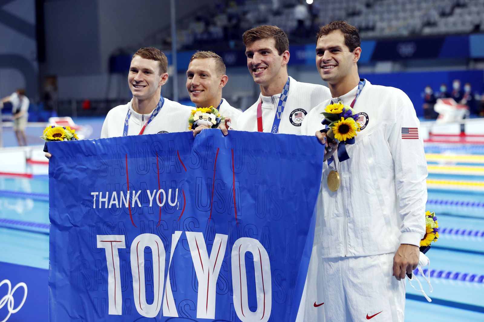 epa09383784 USA's Ryan Murphy, Michael Andrew, Caeleb Dressel and Zach Apple celebrate with their gold medals after the Men's 4 x 100m Medley Relay Final during the Swimming events of the Tokyo 2020 Olympic Games at the Tokyo Aquatics Centre in Tokyo, Japan, 01 August 2021.  EPA/HOW HWEE YOUNG