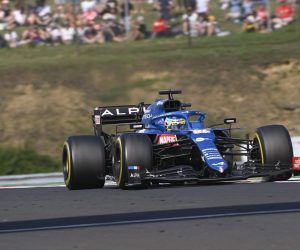 epa09386022 Spanish Formula One driver Fernando Alonso of the Alpine F1 Team in action during the Formula One Grand Prix of Hungary at the Hungaroring circuit in Mogyorod, near Budapest, Hungary, 01 August 2021.  EPA/Zoltan Balogh HUNGARY OUT