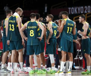 epa09396608 Players of Australia react after loosing the Men's Basketball semi final match between USA and Australia at the Tokyo 2020 Olympic Games at the Saitama Super Arena in Saitama, Japan, 05 August 2021.  EPA/KIYOSHI OTA