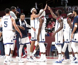 epa09396591 Players of USA celebrate after winning the Men's Basketball semi final match between USA and Australia at the Tokyo 2020 Olympic Games at the Saitama Super Arena in Saitama, Japan, 05 August 2021.  EPA/KIYOSHI OTA