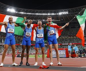 epa09401576 Lamont Marcell Jacobs, Eseosa Fostine Desalu, Lorenzo Patta and Filippo Tortu of Italy celebrate after winning the Men's 4x100m Relay final of the Athletics events of the Tokyo 2020 Olympic Games at the Olympic Stadium in Tokyo, Japan, 06 August 2021.  EPA/VALDRIN XHEMAJ