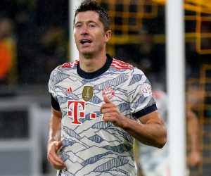 epa09418296 Bayern's Robert Lewandowski (R) celebrates after scoring the opening goal during the DFL Supercup 2021 soccer match between Borussia Dortmund and FC Bayern Muenchen in Dortmund, Germany, 17 August 2021.  EPA/FRIEDEMANN VOGEL CONDITIONS - ATTENTION: The DFL regulations prohibit any use of photographs as image sequences and/or quasi-video.