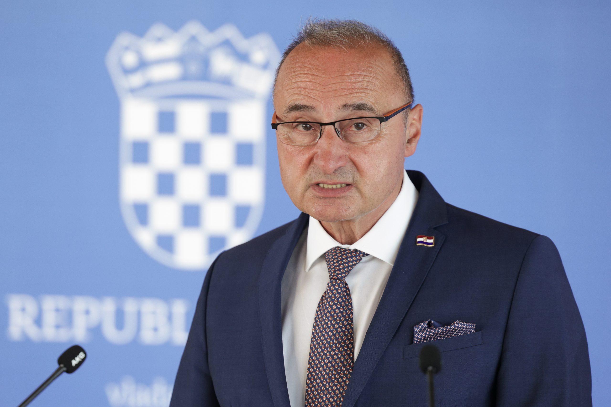 Zagreb, 18.08.2021 - Ministar vanjskih poslova Gordan Grlić Radman o izvlačenju Hrvata iz Afganistana.
Na fotografiji Gordan Grlić Radman.
foto HINA/ Edvard ŠUŠAK/ es
