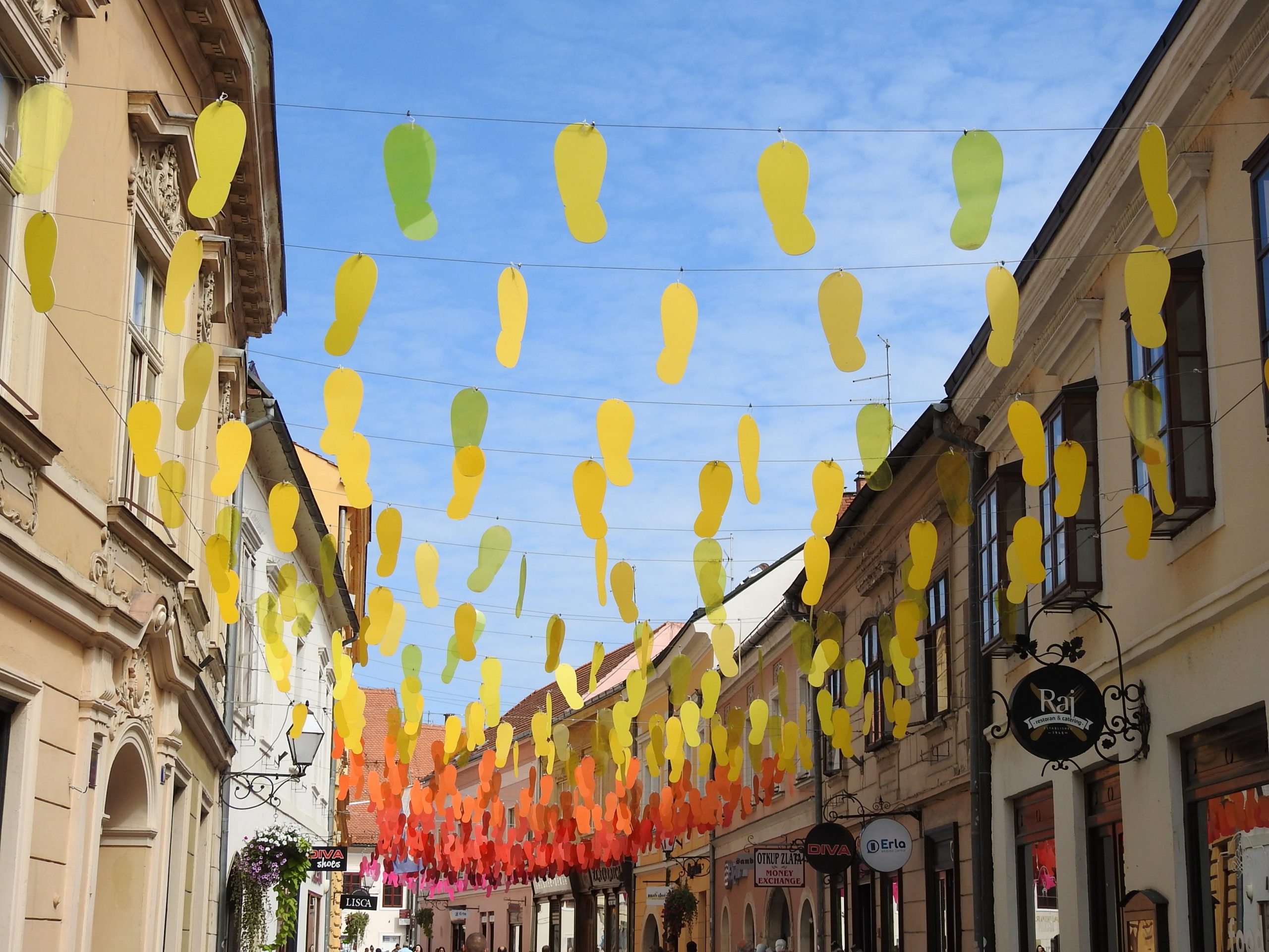 Varaždin, 20.08.2021. - U Varaždinu je u petak počeo 23. Špancirfest, jedna od najdugovječnijih hrvatskih ljetnih manifestacija koja će u deset festivalskih dana obilovati koncertima, uličnim performansima, predstavama, plesom i brojnim drugim sadržajima. 
foto HINA/ Siniša KALAJDŽIJA/ ml