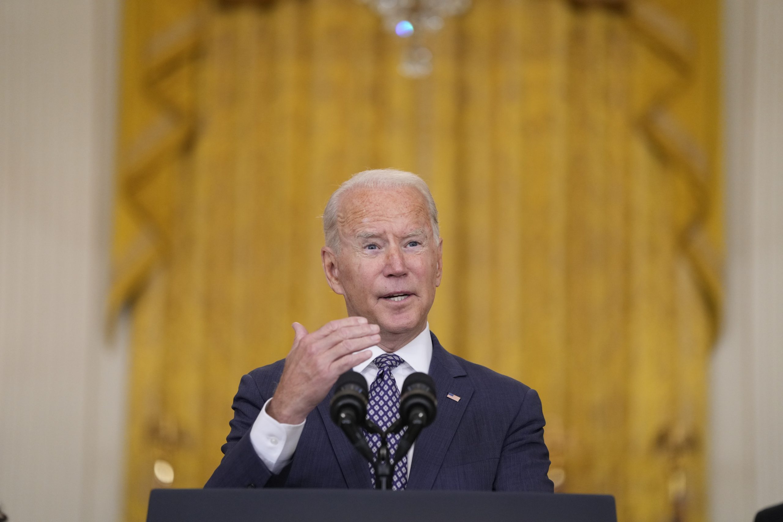 epa09422341 US President Joe Biden delivers remarks on the evacuation of US citizens and their families, SIV applicants and their families, and vulnerable Afghans, in the East Room of the White House in Washington, DC, USA, 20 August 2021.  EPA/Chris Kleponis / POOL